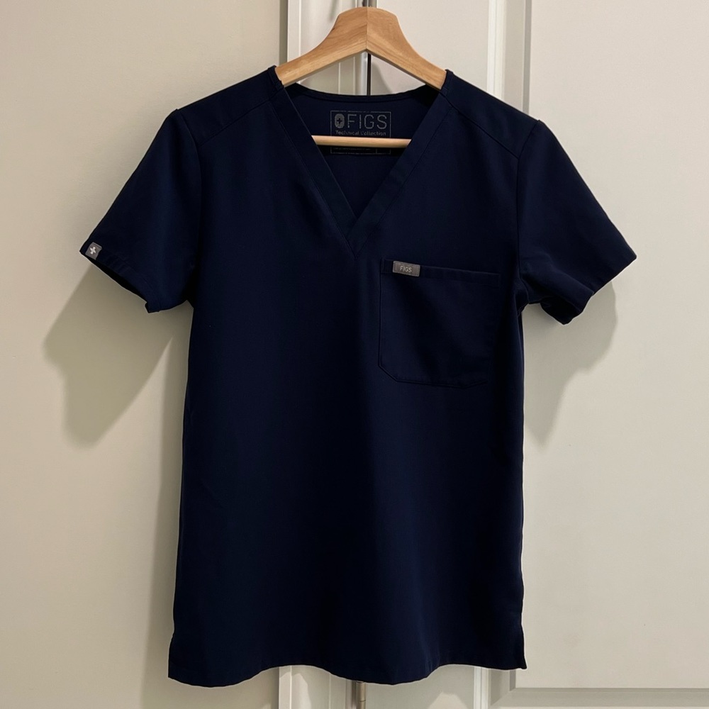 Figs scrub top